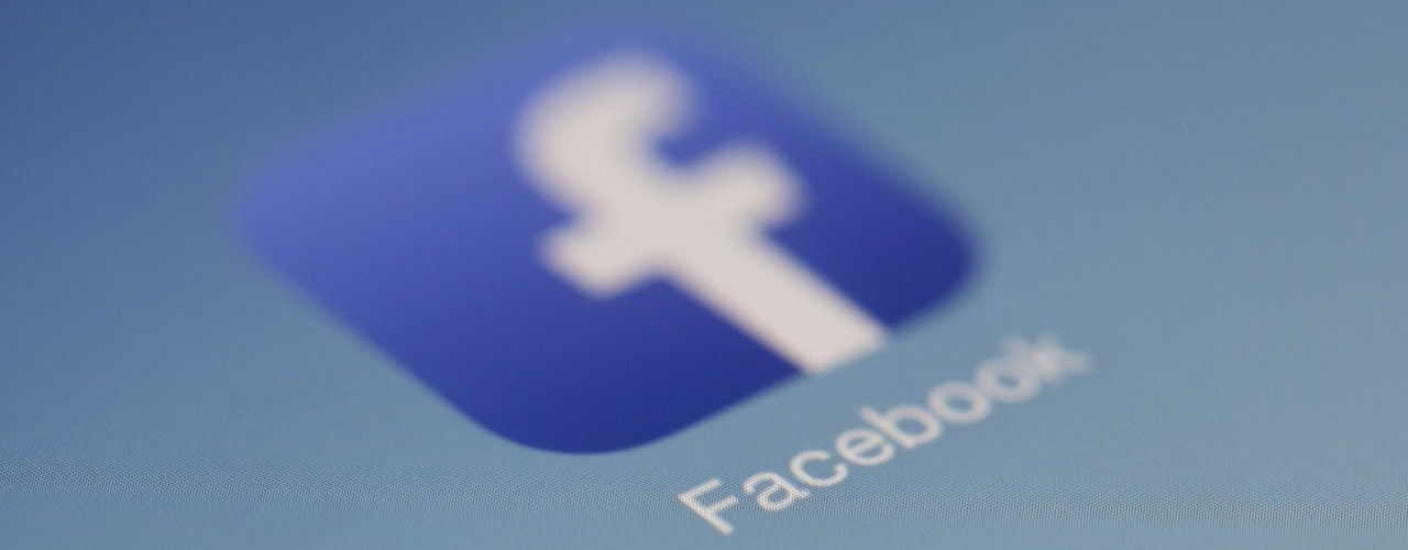 Facebookupdates vormen een uitdaging voor adverteerders poster